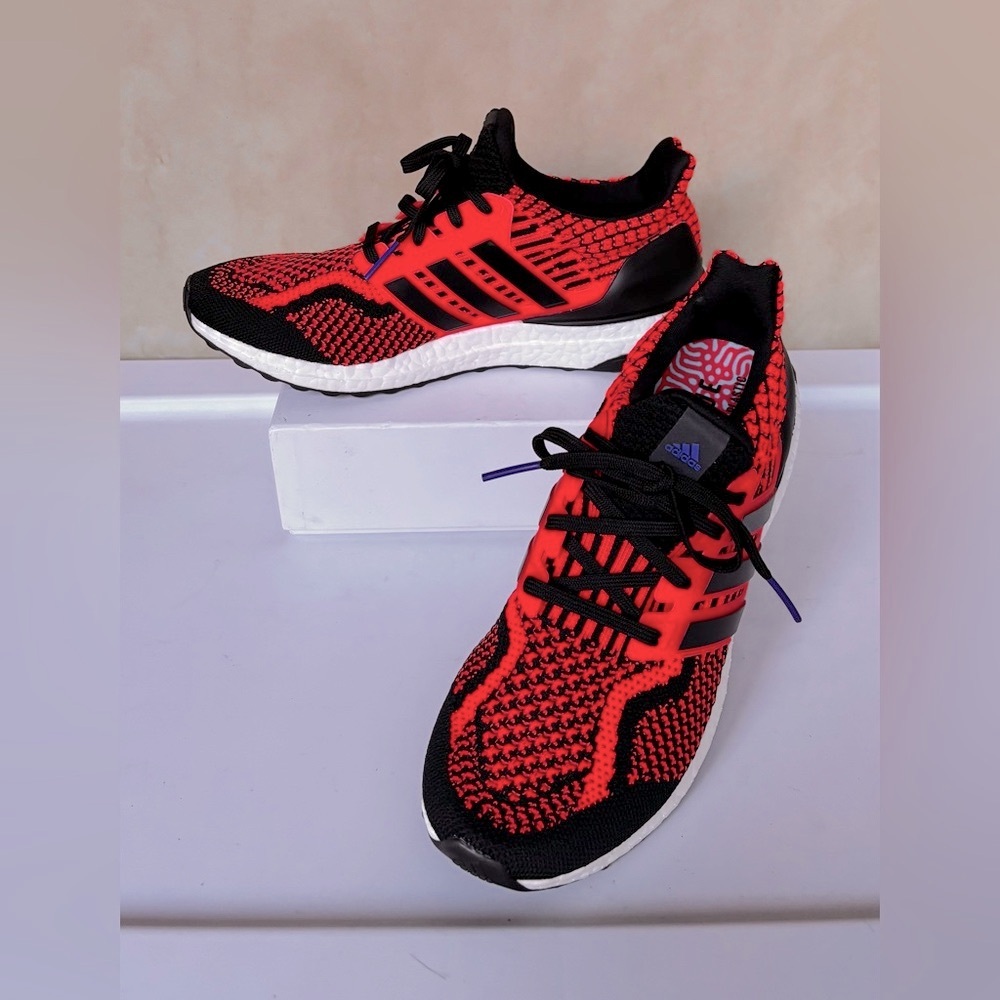 Adidas Ultraboost 5 DNA "Orange/Black/White" sneakers Size 9 NWOB